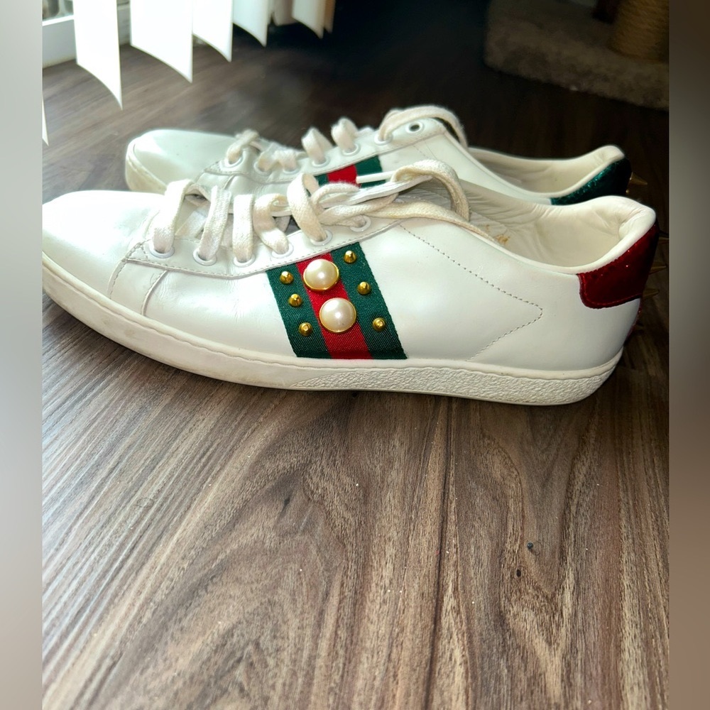 Gucci sneakers with spikes in back  in good condition size 10 (40)